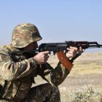 Азербайджан заявил об еще одной потере в боях на границе с Арменией