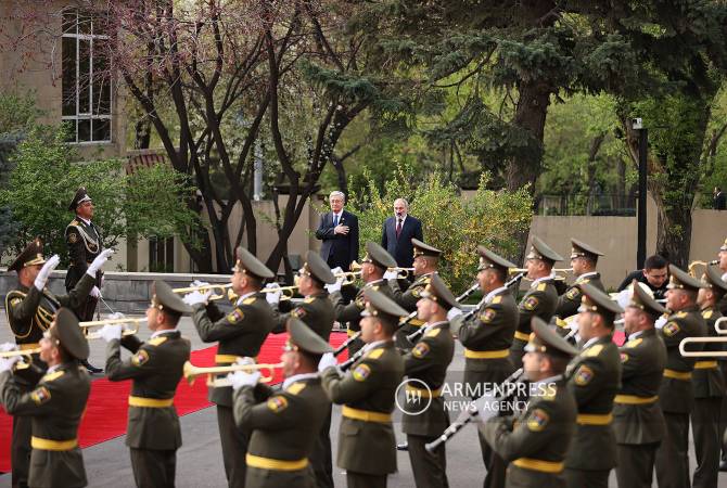 В резиденции президента Армении состоялась торжественная церемония встречи президента Казахстана